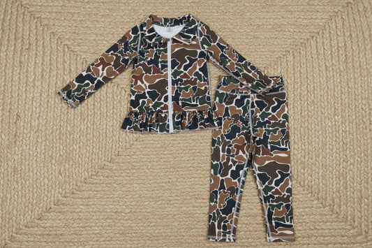 camo athletic zip pullover pants outfit