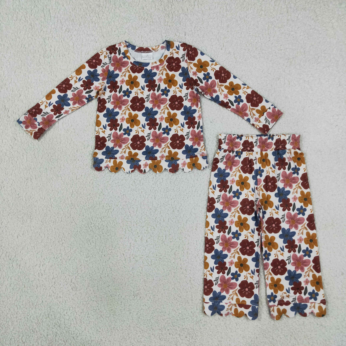 maroon flower scallop pants outfit