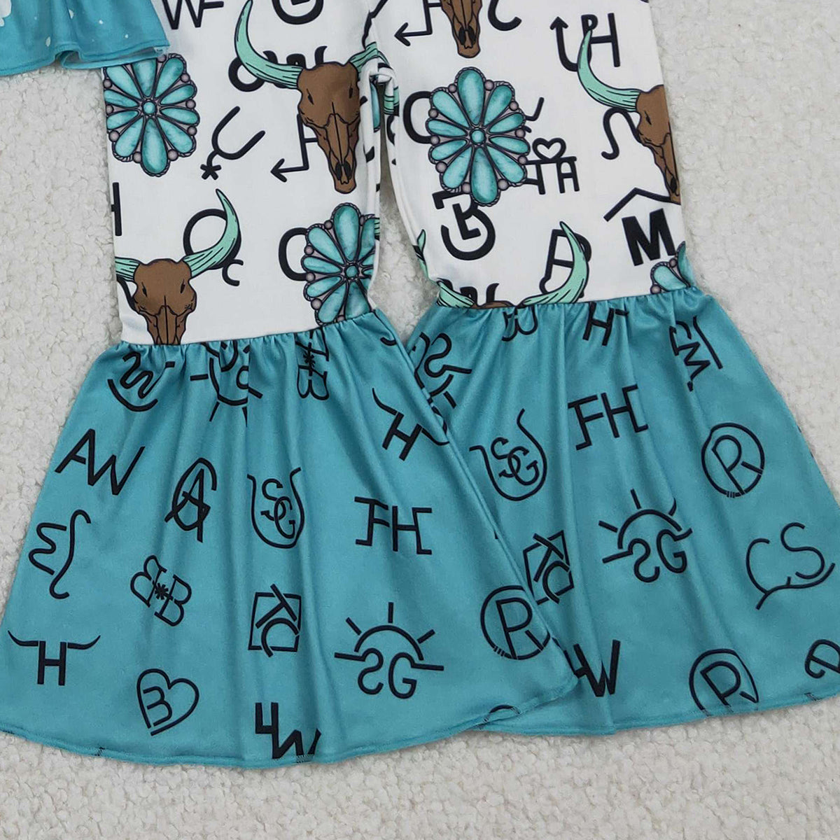 Baby Girls Western Style Clothes Set with Bull Skulls Ruffle Top And Bell Bottom Pants for Infants