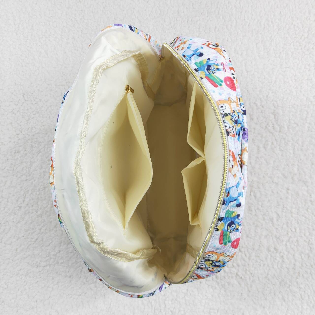 BA0054 B dog  white backpack