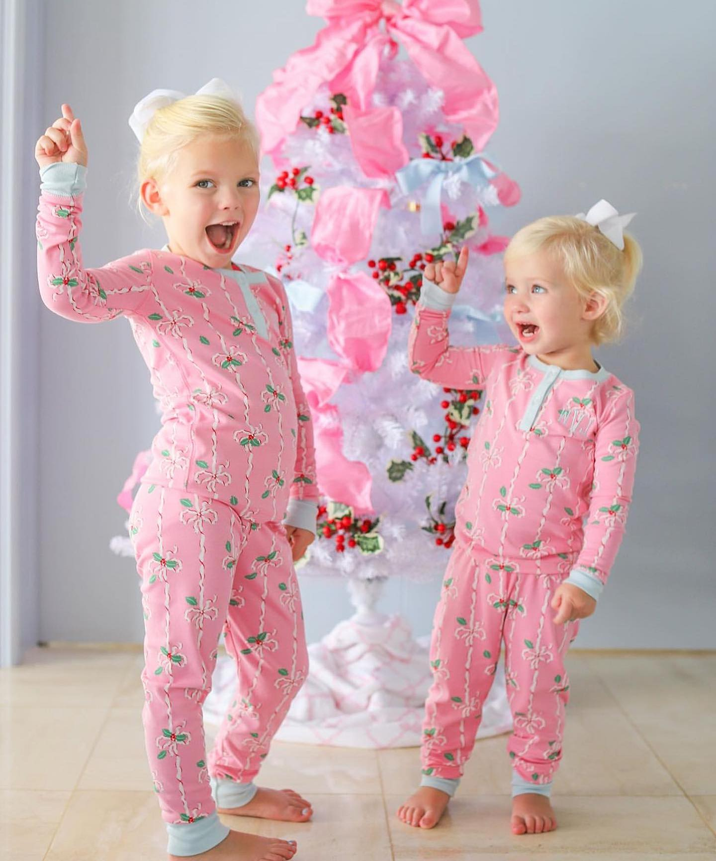 presale GLP1925 Pink long-sleeved and long-pants pajama set with Christmas leaves and bows  2024 9.3