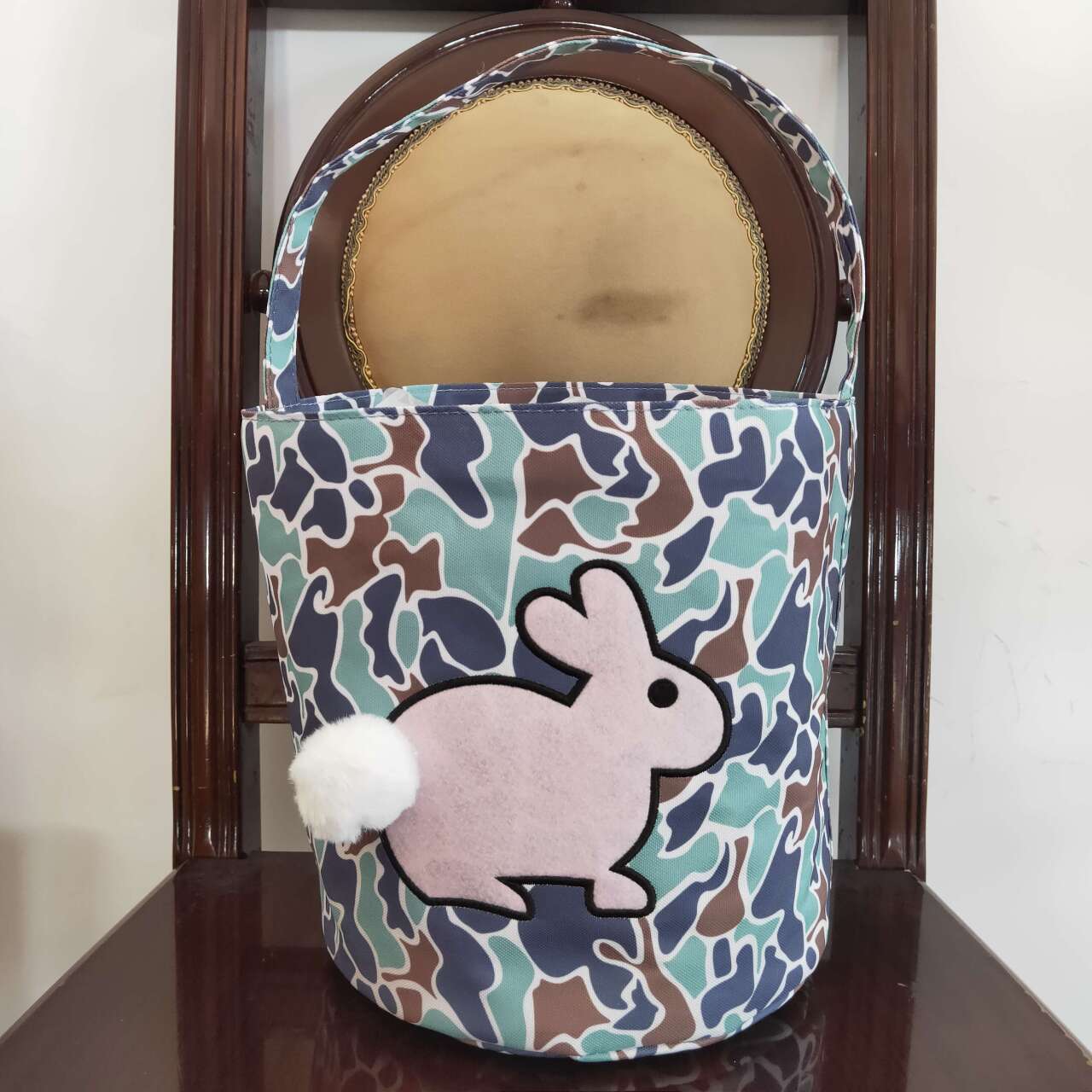 BA0157 Embroidered rabbit camo bucket bag