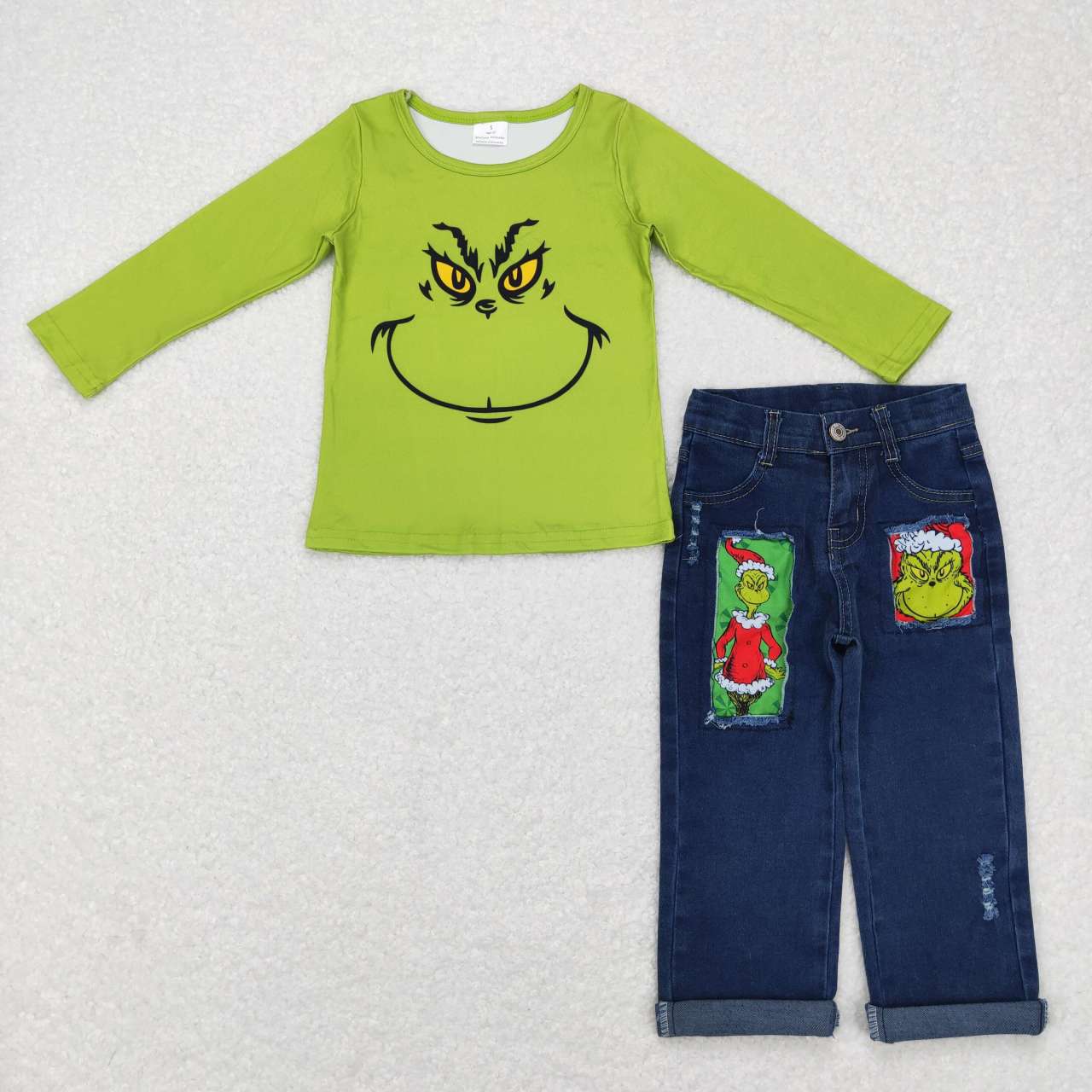 BT0256 green long-sleeved top + P0207 ripped denim trousers