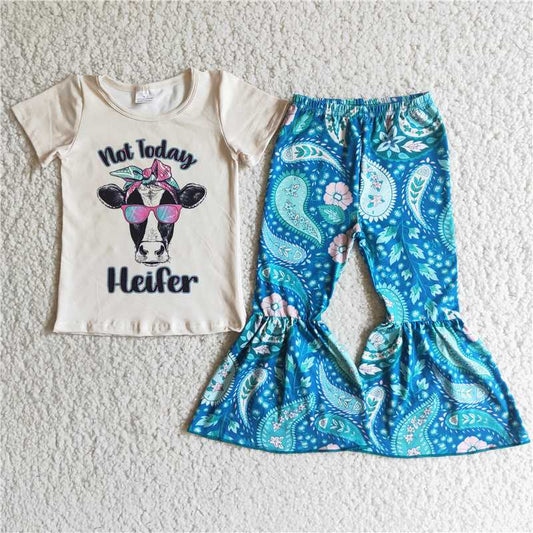 E4-19 Bull Tau Short Sleeve Top Print Flared Pants Set